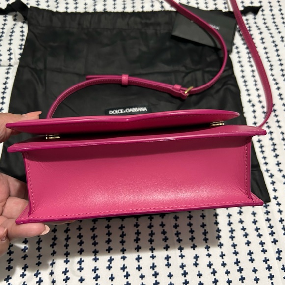 Dolce & Gabbana
DG Logo Flap Leather Shoulder Bag - Picture 2 of 5